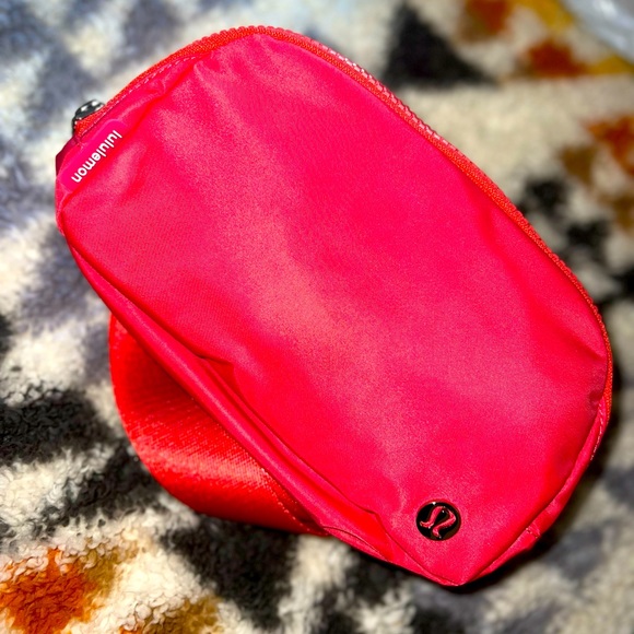 Lululemon Everywhere Belt Bag 1L pale raspberry - Picture 1 of 7